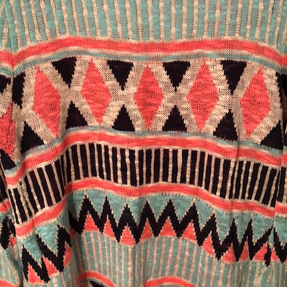 Small pattern sweater - Picture 3 of 3